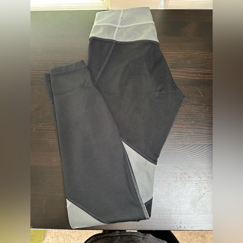 Nike Women's Black and Gray Leggings